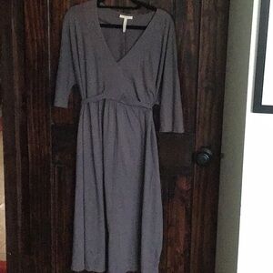 Old Navy maternity gray 3/4 length sleeve dress. Size XL.